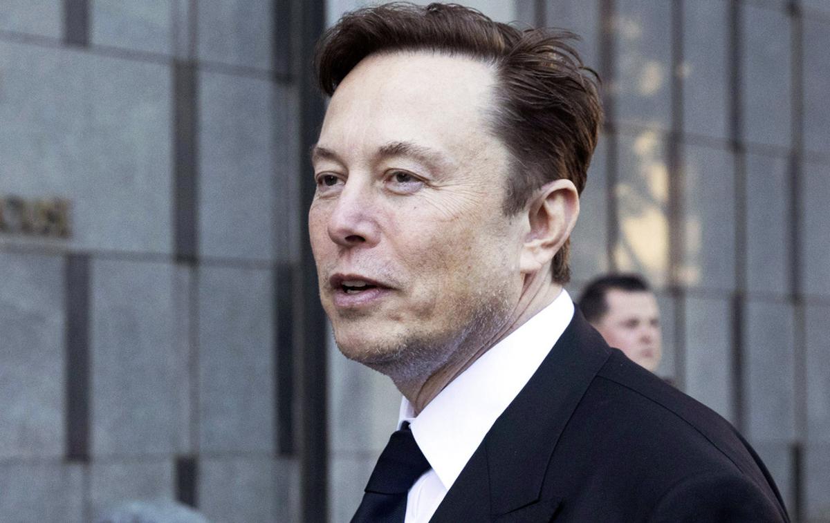 Elon Musk | Musk je napovedal, da bo podjetje poskušalo z vsadki povrniti ljudem določene sposobnosti, ki so jih izgubili, na primer uporabo mišic ali vid. "Čeprav se sliši čudežno, smo prepričani, da je mogoče nekomu, ki ima pretrgano hrbtenjačo, povrniti funkcionalnost celotnega telesa," je dejal Musk. | Foto Guliverimage
