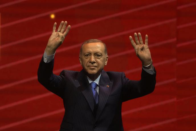 Recep Tayyip Erdogan | Recep Tayyip Erdogan vlada Turčiji že od leta 2002, ko je njegova islamistična stranka AKP (to je kratica za Stranka za pravičnost in razvoj) zmagala na parlamentarnih volitvah. Erdogan je bil med letoma 2003 in 2014 turški premier, od leta 2014 pa je predsednik države. | Foto Guliverimage