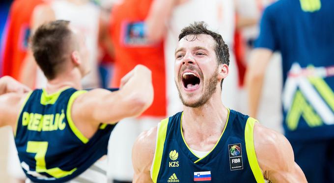 Goran Dragić je s slovensko košarkarsko reprezentanco sinoči prepričljivo slavil v polfinalu evropskega prvenstva. Kliknite na fotografijo za zgodbo.  | Foto: Vid Ponikvar