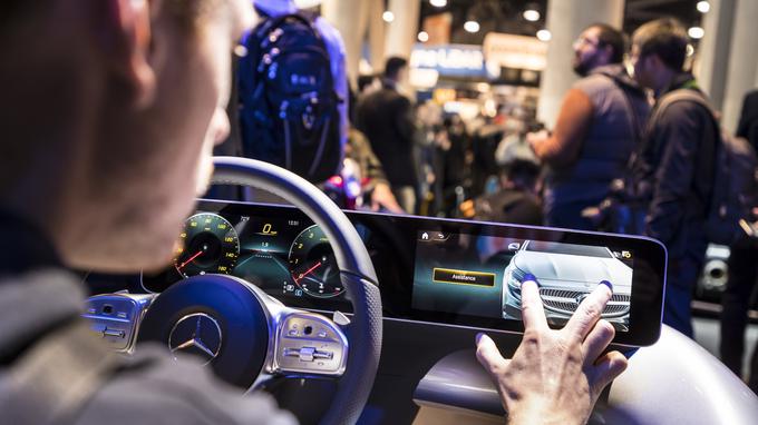 Upravljanje z več prsti, Mercedes-Benz ima prvič zaslon občutljiv na dotik. | Foto: Mercedes-Benz
