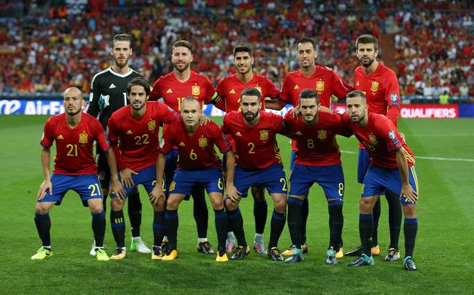 Španski nogometaši spadajo v ožji izbor favoritov za naslov svetovnega prvaka. | Foto: Reuters