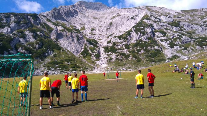 Nogometnega turnirja na Korošici se udeležuje med sedem in devet ekip. Foto: Beno Karner. | Foto: 