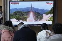 Severna Koreja je poskusno izstrelila dve balistični raketi kratkega dosega proti svojim vzhodnim vodam.