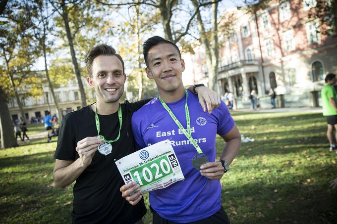 Avstralec Albert Kurniadi in Anglež Jamie Zucker sta za ljubljanski maraton izvedela na enem od tekaških sejmov. | Foto: Ana Kovač