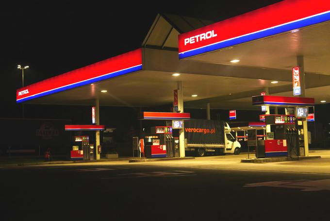 Petrol je biogoriva že dodajal klasičnemu gorivu leta 2005, a je s tem prenehal, ko je država ukinila subvencije, ki so jim pokrivale višji strošek nabave biogoriv. | Foto: Gregor Pavšič