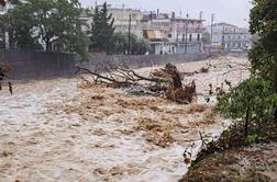 V Grčiji voda odnesla več ljudi, beležijo rekordno količino dežja #video #foto