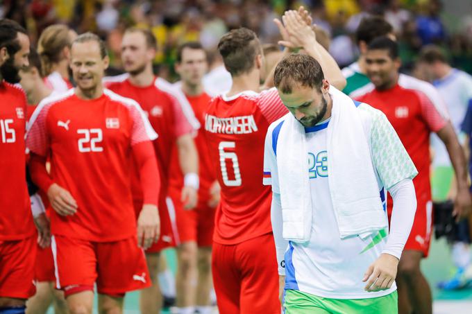 Uroš Zorman je sklonjene glave odkorakal v slačilnico. Še zadnjič v dresu slovenske reprezentance. | Foto: Stanko Gruden, STA