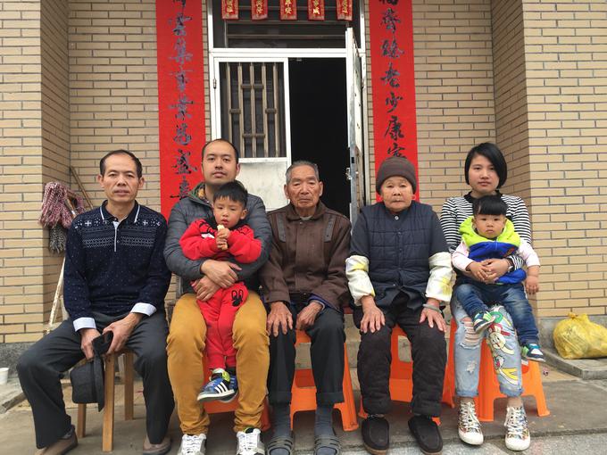 S sorodniki na Kitajskem ohranjajo tesne stike. | Foto: Osebni arhiv