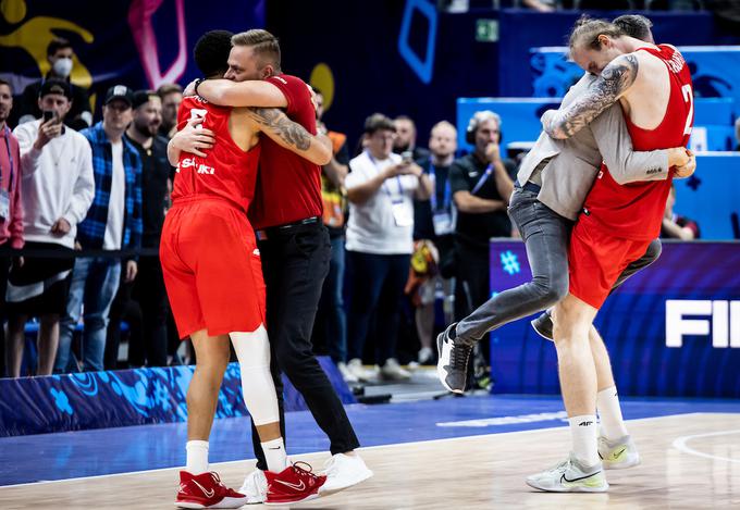 Veselju Poljakov po zmagi nad evropskimi prvaki ni bilo videti konca. | Foto: Vid Ponikvar