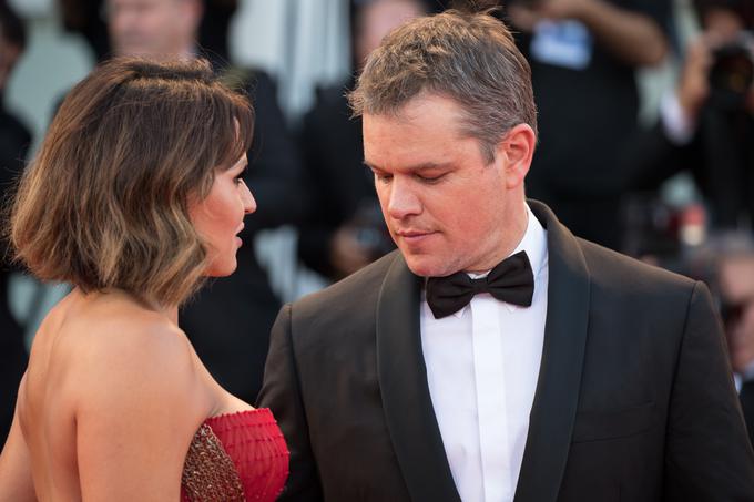 Matt Damon se ni mogel upreti ženinemu dekolteju. | Foto: Cover Images