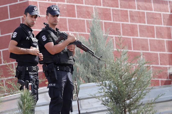 turška policija | Po navedbah notranjega ministrstva bo za varnost na praznovanjih po vsej državi skrbelo 317 tisoč pripadnikov varnostnih sil. | Foto Reuters