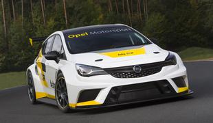 Opel Astra TCR – 95 tisoč evrov vredni dirkaški stroj s 330 "konjiči"