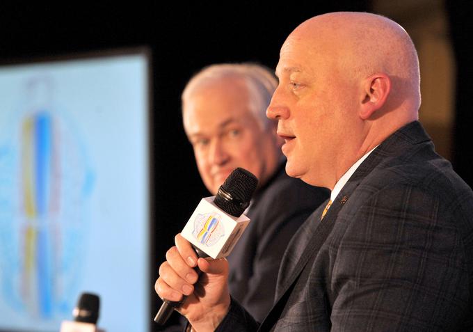 Namestnik komisarja lige NHL Bill Daly zavrača možnost, da bi liga NHL med OI prekinila tekmovanje. | Foto: Reuters