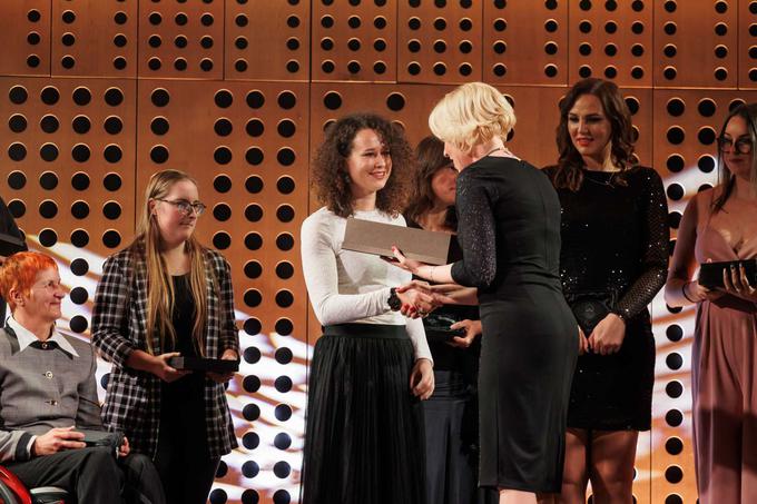 V imenu odbojkarske reprezentance je nagrado prejela kapetanka Lena Gabršček. | Foto: Nebojša Tejić/STA