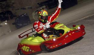 Rossi na ledu pred dirkačema Ferrarija