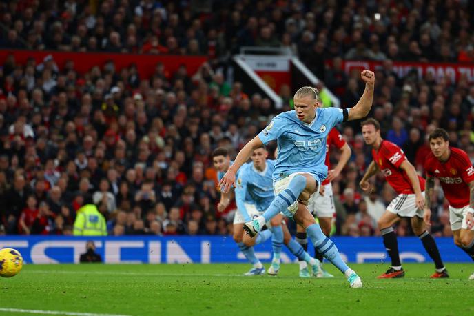 Manchester City Erling Haaland Manchester United | Erling Haaland je svoj 10. gol sezone v premier ligi dosegel z bele točke. | Foto Reuters