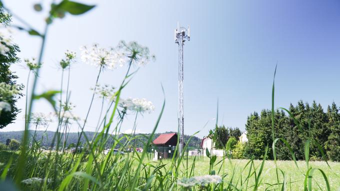 Tudi pri umestitvi baznih postaj je s skrbno izbiro napajanja mogoče prispevati k bolj trajnostnemu ravnanju. | Foto: Telekom Slovenije