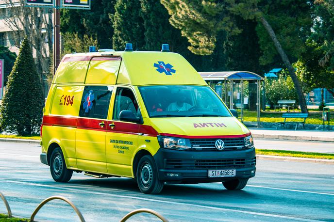 Reševalni avto. hrvaška. rešilec | Med intervencijo je poškodoval tri mladoletne osebe.  | Foto Shutterstock