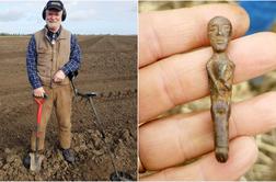 Moški odkril dva tisoč let staro figuro s premičnim falusom #foto