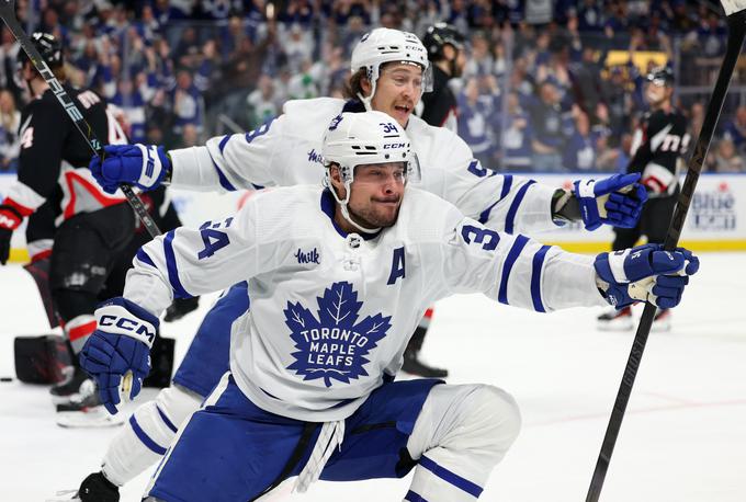 Matthews je v soboto dosegel svoj 60. gol v sezoni za Toronto Maple Leafs.  | Foto: Reuters