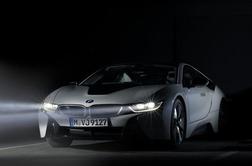 BMW i8: ko laser razpara temo … (video)