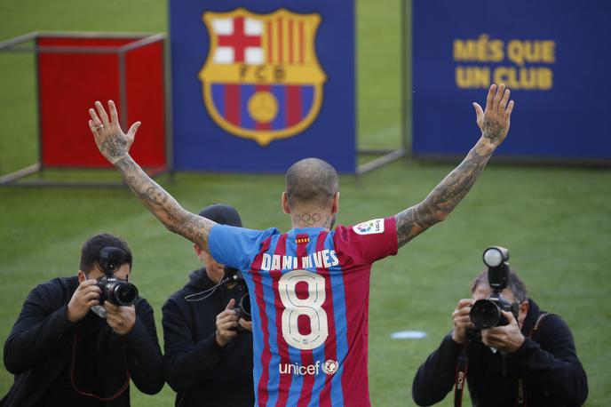 Dani Alves | Brazilec Dani Alves se je pridružil Barceloni pred dobrim mesecem dni. | Foto Reuters