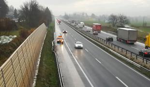 Huda nesreča migrantov na primorski avtocesti: dva mrtva #video