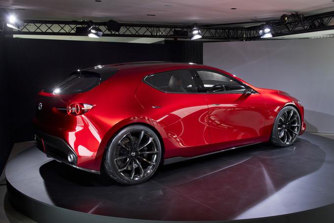 Pri Mazdi napovedujejo, da bo kombilimuzinska izvedba nove mazde 3 zelo dinamično naravnana.  | Foto: Mazda