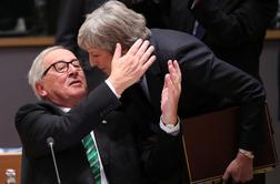 Brexit: Mayeva k Junckerju, EU še vedno zavrača nova poganjanja