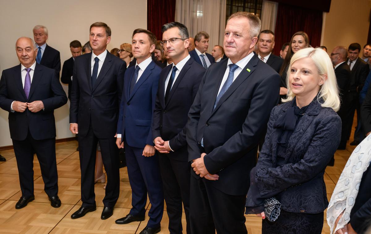 Marjan Šarec, Zdravko Počivalšek, Dmitrij Medvedjev | Predsednik ruske vlade Dmitrij Medvedjev je ob začetku srečanja z Marjanom Šarcem izpostavil pričakovanje, da bo slovenska vlada odigrala svojo vlogo pri reševanju vprašanja Agrokorja in s tem tudi Mercatorja. | Foto STA