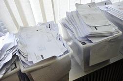Volivci v tujini lahko še danes zahtevajo glasovanje po pošti