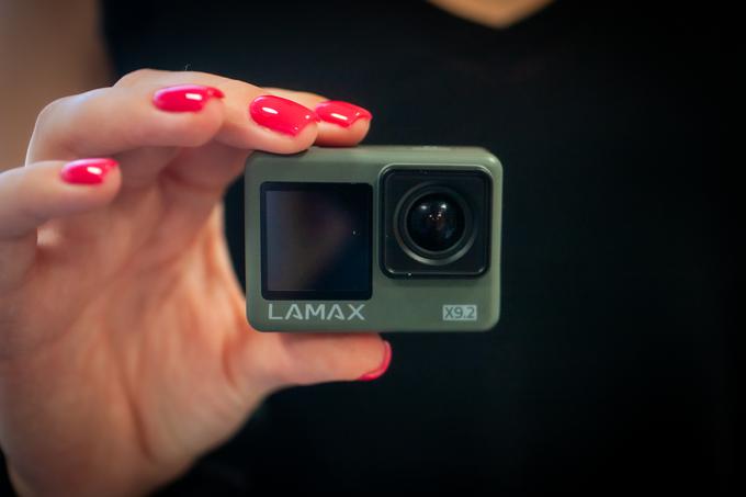 Akcijska kamera LAMAX X9.2 za sprejemljivo ceno ponuja vstop v svet akcijskih kamer, kot dodaten bonus pa ji je priložene še obilo dodatne opreme za snemanje v različnih okoliščinah. | Foto: Gaja Hanuna