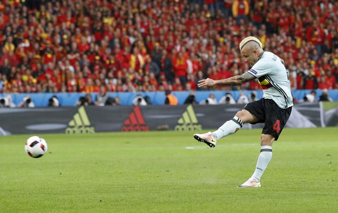 Radja Nainggolan je dosegel izjemno lep zadetek, ki pa ni zadoščal za polfinale. | Foto: Reuters