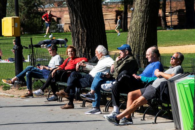 Uživanje v Centralnem parku kot vsako sončno nedeljo – kot da ni nič. | Foto: Reuters