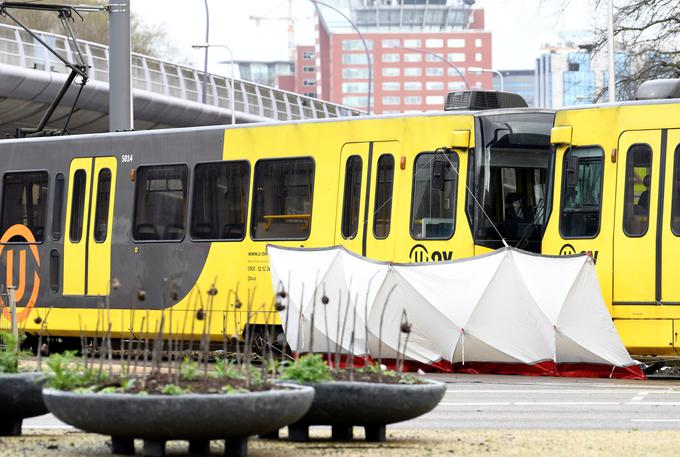 V streljanju na tramvaju v središču Utrechta so v ponedeljek umrli trije ljudje, sedem je bilo ranjenih. | Foto: Reuters