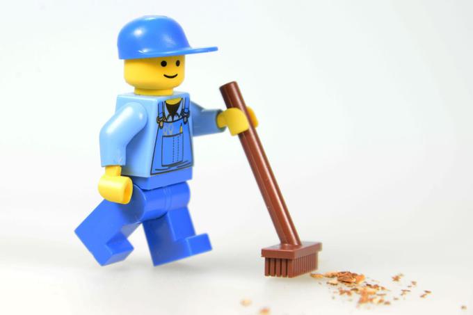 Lego za izdelavo kock letno porabi okrog 70 tisoč ton plastike, glavna surovina zanjo pa je nafta. Za proizvodnjo plastike so na svetovni ravni sicer vsako leto namenjeni približno štirje odstotki vse porabljene nafte, ugotavlja študija iz leta 2015.  | Foto: Pixabay