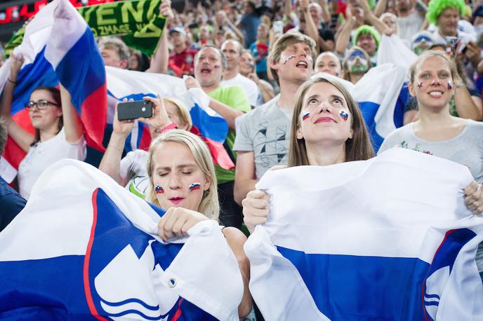 Slovenija odbojka | Slovensko odbojkarsko reprezentanco bo danes po neuradnih ocenah v Parizu spremljalo kar 4.000 slovenskih navijačev. | Foto Saša Pahič Szabo/Sportida
