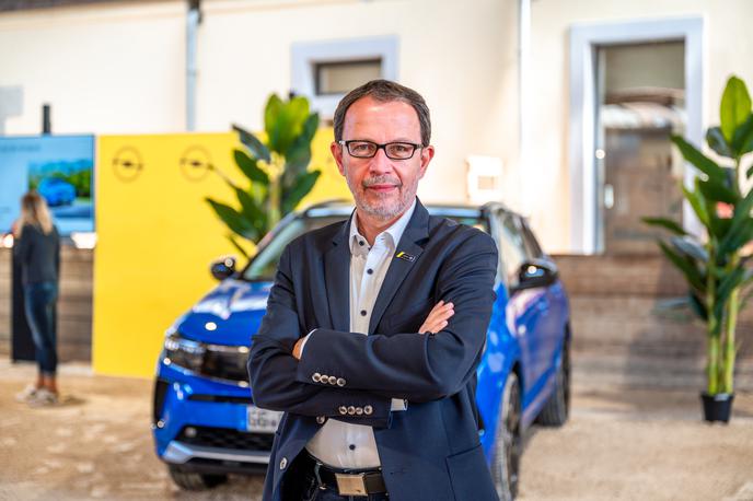 Borut Gazvoda Opel | Borut Gazvoda je v avtomobilskem poslu prisoten že vse od slovenske osamosvojitve. Pred 20 leti je vodil tudi znamko Ford, zdaj je že daljše obdobje prvi slovenski obraz znamke Opel.  | Foto Opel
