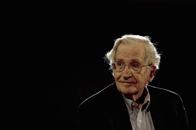 Werner Heisenberg je bil eden od pionirjev kvantne mehanike (med drugim je raziskoval tako imenovan princip negotovosti - nikoli ne moreš biti prepričan, v kakšnem stanju je delec), Kurt Gödel velja za enega najpomembnejših logikov v zgodovini, Noam Chomsky (na fotografiji) pa je najverjetneje najbolj znani jezikoslovec na svetu. | Foto: Reuters