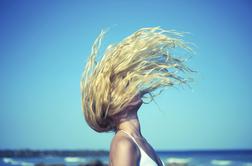 Preprosti načini, da lase po sončenju znova učvrstite