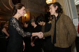 Kate Middleton v obleki za tisoč evrov, Harry v jakni z živalskim potiskom