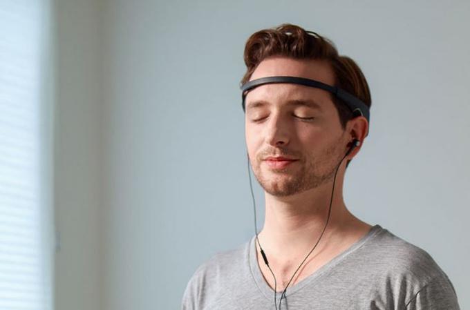 Zelo daleč pri razvoju aplikativne nevroznanosti je elektrofiziološko spremljanje meditacije v realnem času. | Foto: 