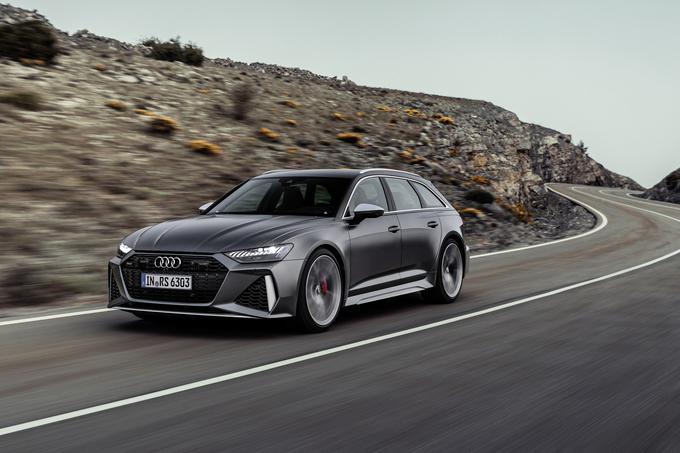 Večja moč prinaša prilagojeno podvozje za izboljšane vozne lastnosti. | Foto: Audi
