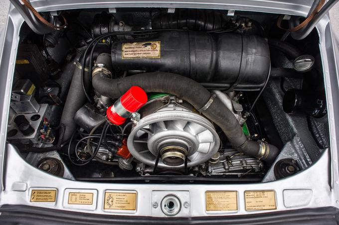 Porscheja poganja 2,7-litrski šestvaljni bokser motor, ki ima moč 130 kilovatov. | Foto: Gašper Pirman