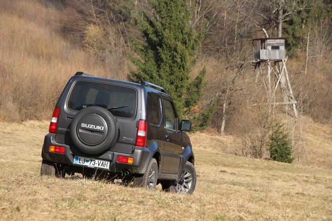 Jimny je zaradi svojih vrhunskih terenskih lastnosti priljubljeno vozilo lovcev in
gozdarjev. | Foto: Aleš Črnivec