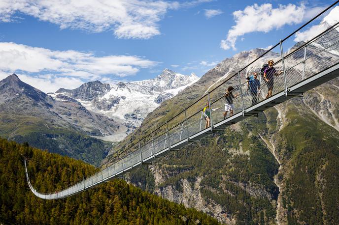 Most viseči Zermatt Švica | Foto Valentin Flauraud