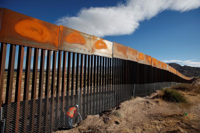 Trump še vedno vztraja, da bodo zid na meji med ZDA in Mehiko plačali Mehičani. | Foto: Reuters