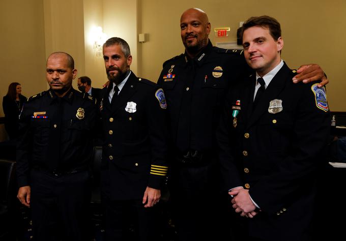 Policisti Aquilino Gonell, Michael Fanone, Harry Dunn in Daniel Hodges pred začetkom kongresnih zaslišanj. | Foto: Reuters
