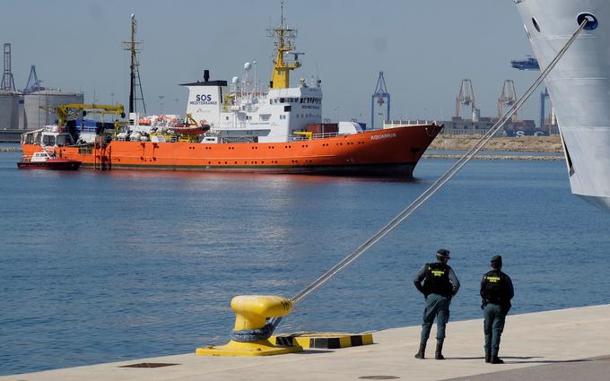 Na ladji Aquarius je bilo skupno  629 migrantov,  v Španijo so prišli z več ladjami. | Foto: Reuters