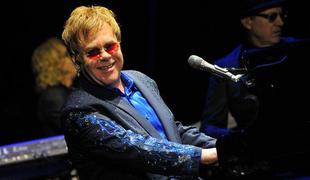 Elton John bo nastopil na podelitvi emmyjev